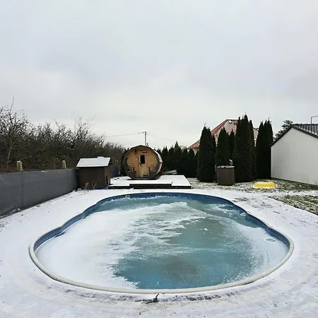 Dom Z Basenem I Sauna Zewnetrzna * Gadow
