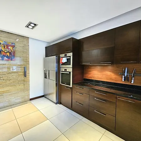 Dom Z Basenem I Sauna Zewnetrzna